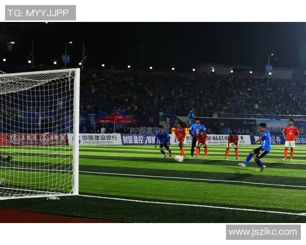 小罗足球明星赛盛况空前球迷齐聚共享足球盛宴与激情时刻